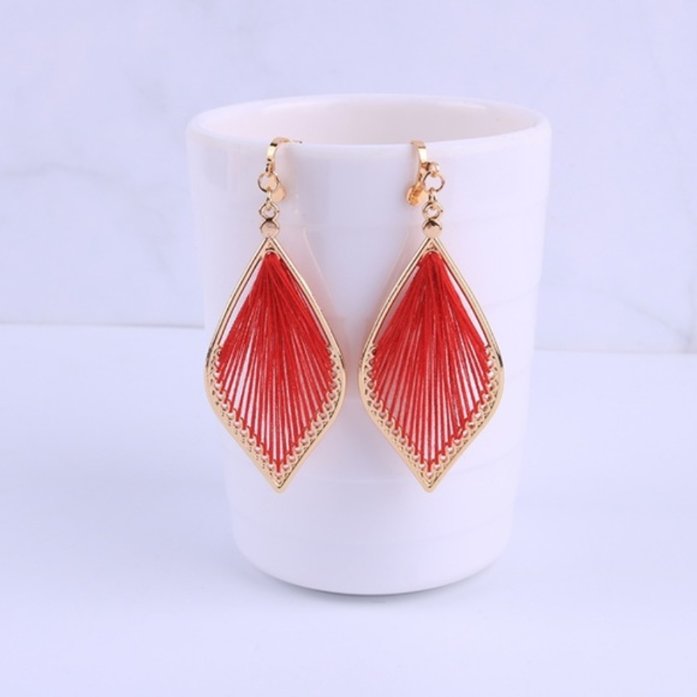 Vintage Cotton Thread Water Drop Clip-on Earrings